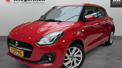 Rood Occasion 2023 Suzuki Swift Hatchback | € 18.244 (Goede deal)