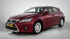 Donker rood metallic Gebruikt 2015 Lexus CT200h Business Edition Hatchback | € 14.950 (Eerlijke prijs)
