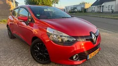 Rood Gebruikt 2014 Renault Clio IV Night&Day Hatchback | € 5.195 (Goede deal)