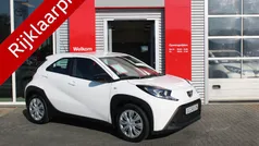 Wit Gebruikt 2023 Toyota Aygo Play Hatchback | € 17.400 (Eerlijke prijs)