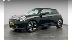Zwart Gebruikt 2024 Mini Cooper SE Classic Hatchback | € 33.880 (Eerlijke prijs)