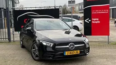 Zwart (metallic) Gebruikt 2018 Mercedes A180 AMG line Hatchback | € 17.495 (Eerlijke prijs)