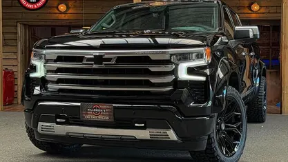 Zwart Nieuw 2025 Chevrolet Silverado Van | € 84.950 (Eerlijke prijs)