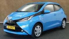 Blauw Gebruikt 2016 Toyota Aygo X-play Hatchback | € 9.645 (Eerlijke prijs)