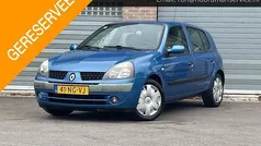 Gebruikt 2003 Renault Clio II Dynamique Hatchback | € 950 (Eerlijke prijs)