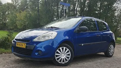 Blauw Gebruikt 2009 Renault Clio II Hatchback | € 2.499 (Eerlijke prijs)