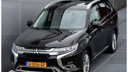 Zwart Gebruikt 2019 Mitsubishi Outlander Intense+ SUV | € 20.950 (Eerlijke prijs)
