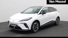 Wit Gebruikt 2023 MG MG4 EV Luxury Hatchback | € 22.900 (Eerlijke prijs)