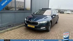Blauw (metallic) Gebruikt 2020 Skoda Octavia First Edition Stationwagen | € 18.950 (Eerlijke prijs)