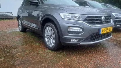 Grijs Gebruikt 2020 VW T-Roc Business SUV | € 21.950 (Eerlijke prijs)