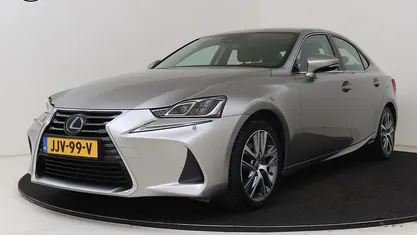 Grijs Occasion 2019 Lexus IS300h Business Edition Sedan | € 29.950 (Eerlijke prijs)