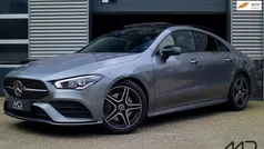 Grijs, metallic lak Gebruikt 2020 Mercedes CLA180 AMG Sedan | € 29.995 (Eerlijke prijs)