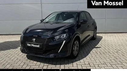 Zwart Occasion 2023 Peugeot e-208 Allure Hatchback | € 19.740 (Eerlijke prijs)