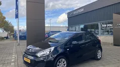 Zwart Gebruikt 2014 Kia Rio Hatchback | € 5.500 (Eerlijke prijs)