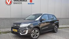 Zwart Gebruikt 2022 Suzuki Vitara Style SUV | € 25.500 (Eerlijke prijs)