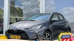Grijs Gebruikt 2021 Toyota Yaris Hybrid Hatchback | € 19.450 (Eerlijke prijs)