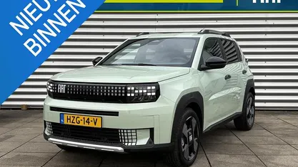 Groen Occasion 2025 Fiat Grande Panda La Prima Hatchback | € 25.440 (Eerlijke prijs)