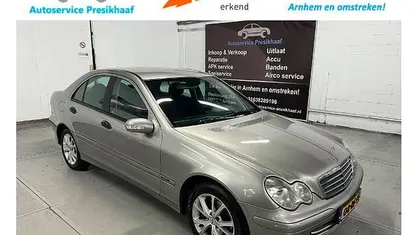 Grijs Gebruikt 2005 Mercedes C180 Classic Sedan | € 3.495 (Eerlijke prijs)