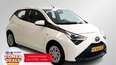 Wit Gebruikt 2021 Toyota Aygo X-play Hatchback | € 10.750 (Eerlijke prijs)