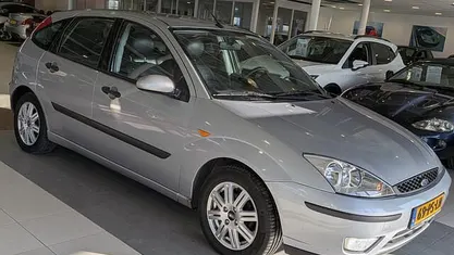 Occasion Ford Focus Futura 101 PK (74 kW) 2004 Grijs Hatchback