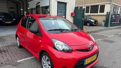 Rood Gebruikt 2014 Toyota Aygo Hatchback | € 3.999 (Super prijs)