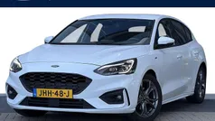 Wit Gebruikt 2021 Ford Focus ST-Line Hatchback | € 15.700 (Eerlijke prijs)