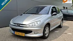 Grijs Gebruikt 2003 Peugeot 206 Quiksilver Hatchback | € 1.750 (Eerlijke prijs)