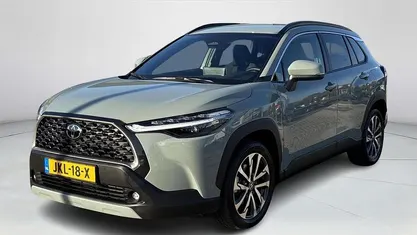 Gebruikt 2025 Toyota Corolla Cross Style SUV | € 39.880 (Eerlijke prijs)
