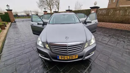 Grijs Gebruikt 2010 Mercedes E220 Avantgarde Sedan | € 5.950 (Eerlijke prijs)
