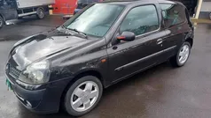 Zwart Gebruikt 2003 Renault Clio II Authentique Hatchback | € 1.150 (Eerlijke prijs)