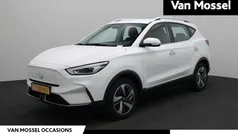 Wit Gebruikt 2023 MG ZS Comfort Sedan | € 26.495 (Eerlijke prijs)