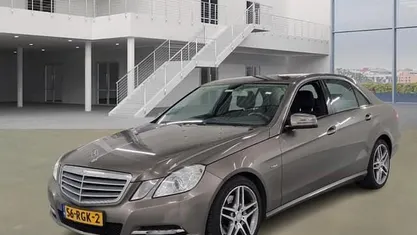 Grijs, metallic lak Occasion 2011 Mercedes E200 Business Sedan | € 7.999 (Goede deal)
