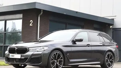 Gebruikt 2023 BMW 530 Comfort Edition Stationwagen | € 44.950 (Eerlijke prijs)
