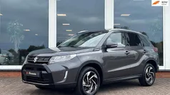 Gebruikt 2025 Suzuki Vitara Style SUV | € 29.850 (Eerlijke prijs)