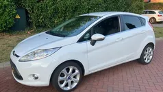 Wit Gebruikt 2011 Ford Fiesta Titanium Hatchback | € 1.995 (Eerlijke prijs)