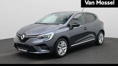 Grijs Gebruikt 2021 Renault Clio V Zen Hatchback | € 15.400 (Eerlijke prijs)