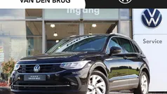 Zwart Gebruikt 2023 VW Tiguan Life SUV | € 38.245 (Eerlijke prijs)
