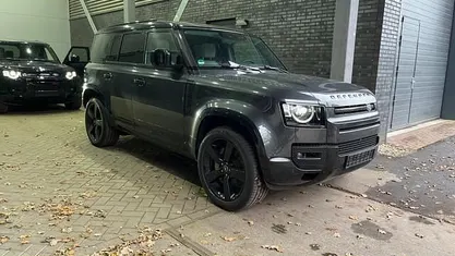 Gebruikt 2025 Land Rover Defender Black Edition SUV | € 99.800 (Eerlijke prijs)