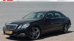 Zwart, metallic lak Gebruikt 2010 Mercedes E200 Avantgarde Sedan | € 10.900 (Eerlijke prijs)