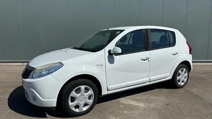 Gebruikt 2009 Dacia Sandero Lauréate Hatchback | € 995 (Goede deal)