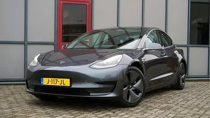 Occasion 2020 Tesla Model 3 Standard Range Sedan | € 18.400 (Eerlijke prijs)