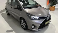 Bruin Gebruikt 2015 Toyota Yaris Hybrid Hatchback | € 10.950 (Eerlijke prijs)