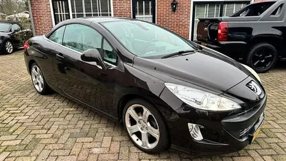 Bruin Gebruikt 2009 Peugeot 308 CC Cabriolet | € 4.280 (Eerlijke prijs)