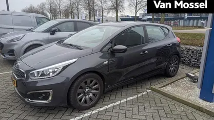 Grijs Gebruikt 2017 Kia Ceed Comfort Hatchback | € 11.645 (Eerlijke prijs)