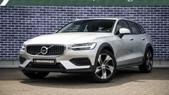 Grijs Gebruikt 2020 Volvo V60 CC Pro Stationwagen | € 38.899 (Goede deal)