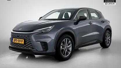 Grijs metallic Gebruikt 2025 Lexus LBX Business Edition SUV | € 34.745 (Eerlijke prijs)