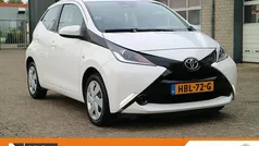 Wit Gebruikt 2016 Toyota Aygo X-play Hatchback | € 11.950 (Eerlijke prijs)