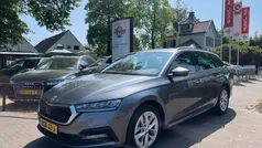 Grijs Gebruikt 2023 Skoda Octavia Business Line Stationwagen | € 28.950 (Super prijs)