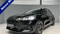 Zwart Gebruikt 2021 Ford Focus ST-Line X Hatchback | € 22.498 (Eerlijke prijs)