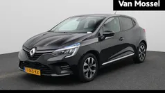 Zwart Gebruikt 2023 Renault Clio V Evolution Hatchback | € 17.935 (Eerlijke prijs)